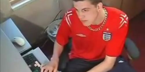 Dicker Schwanz: Europäischer Typ gibt heiße Wichsvorstellung