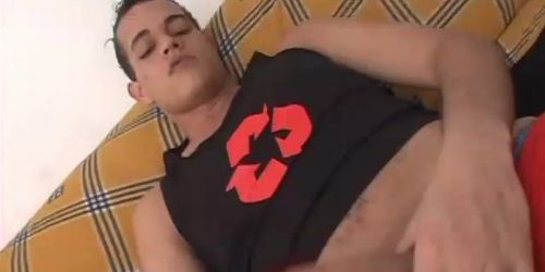 Latin Lover sehnt sich nach einem großen schwarzen Schwanz in seinem Arsch