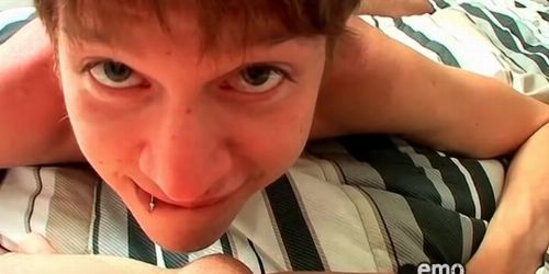 POV junger Kerl bläst und bekommt tiefen Analsex