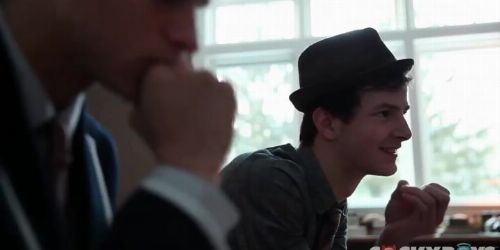 Heiße männliche Handarbeit mit aufregendem Geschehen