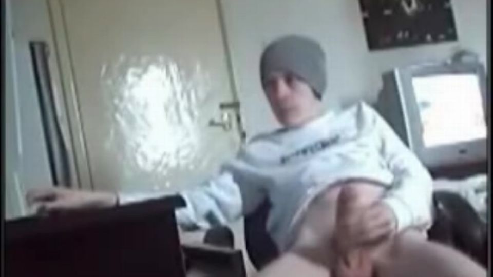 Geiler Typ wichst hart ab zu Porno