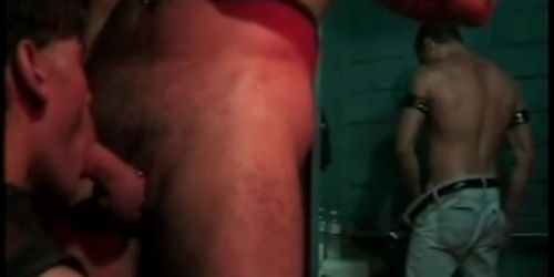 Heiße Blowjob-Action im Club