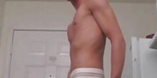 Geiler Mann masturbiert im Jockstrap